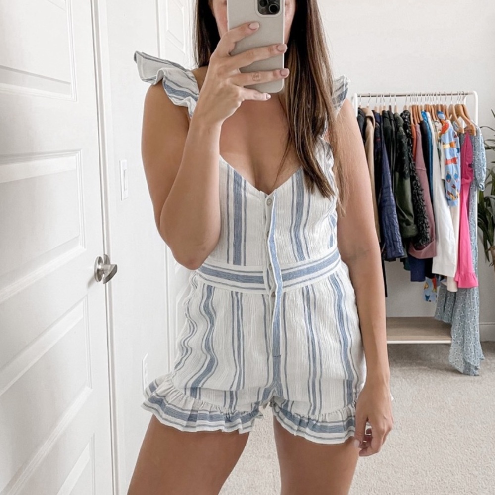 NEW 🤍 LoveShackFancy Striped Ruffle Lucy Romper Button Front Size 4
